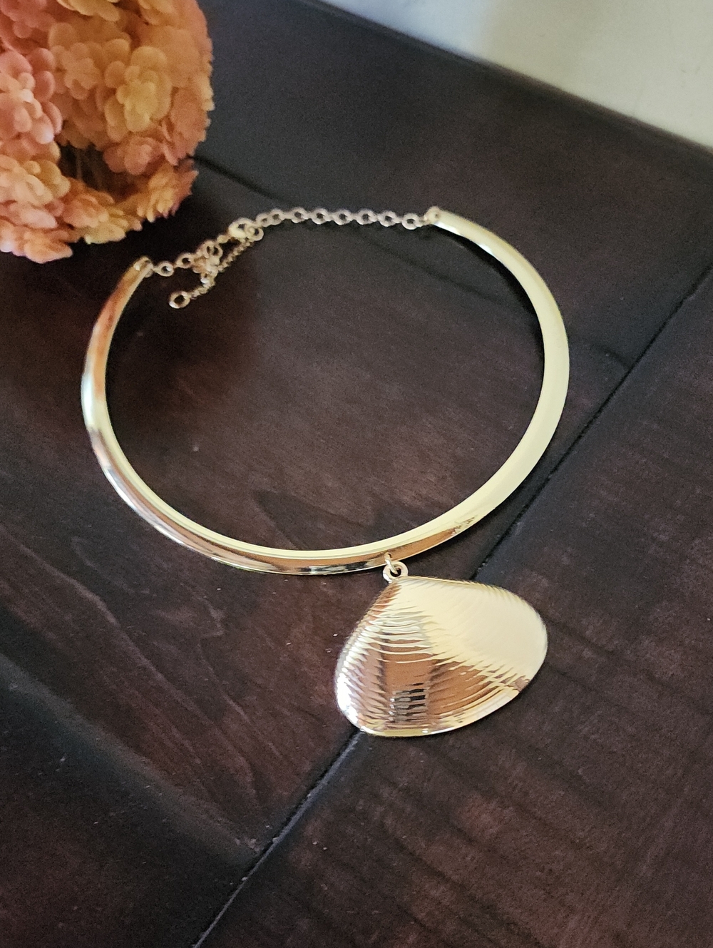 Gold Shell Collar Necklace